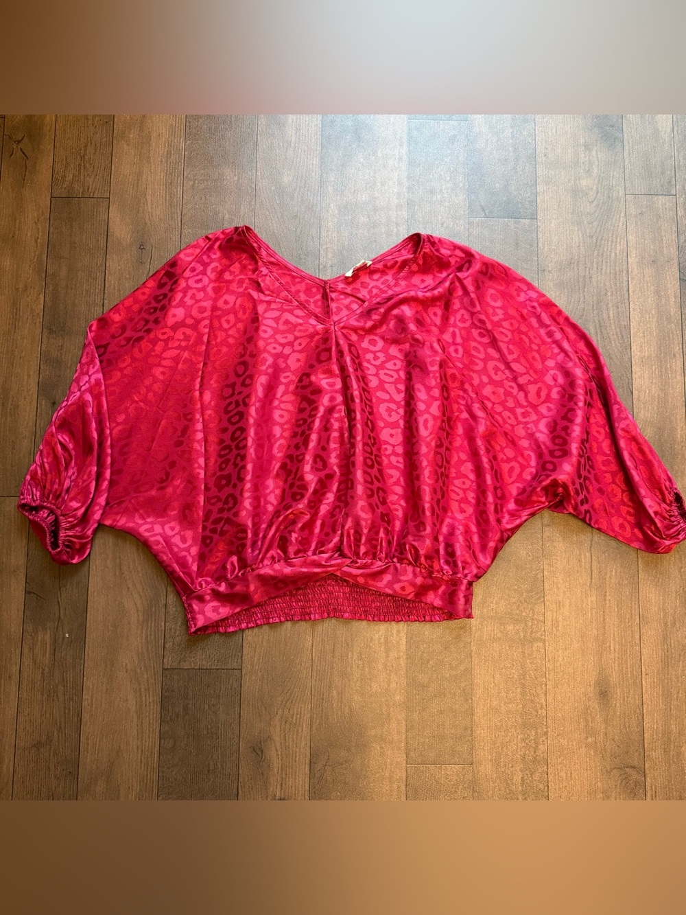 Umgee Women’s M Burgundy Satin cheetah Print Smocked Puff Sleeve Blouse Chic